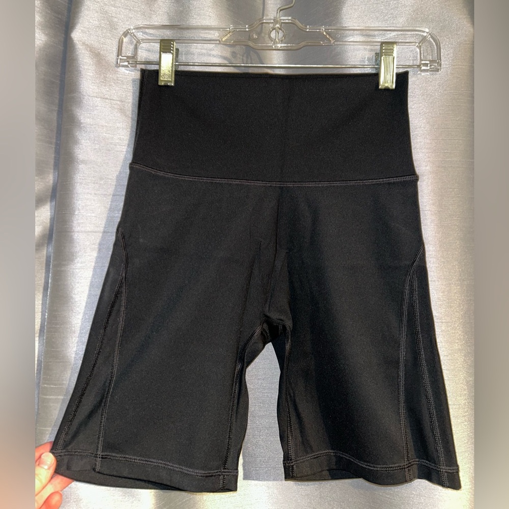 OFFLINE by Aerie Goals High-Rise Bike Short (w/ mesh) 7" Black Medium M&M Deal